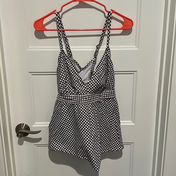 Peplum cross back purple white swimsuit xl Kona sol great condition - Picture 1 of 3